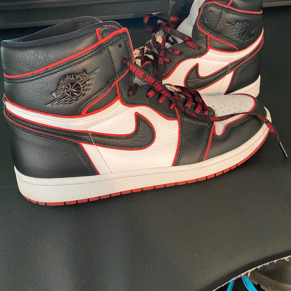 Jordan 1 ( bloodlines )